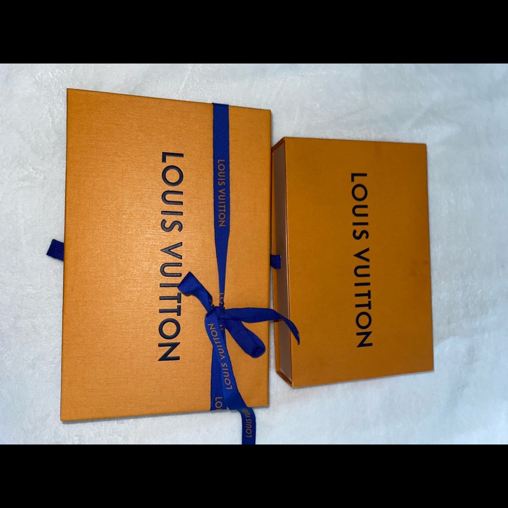 2 Louis Vuitton boxes